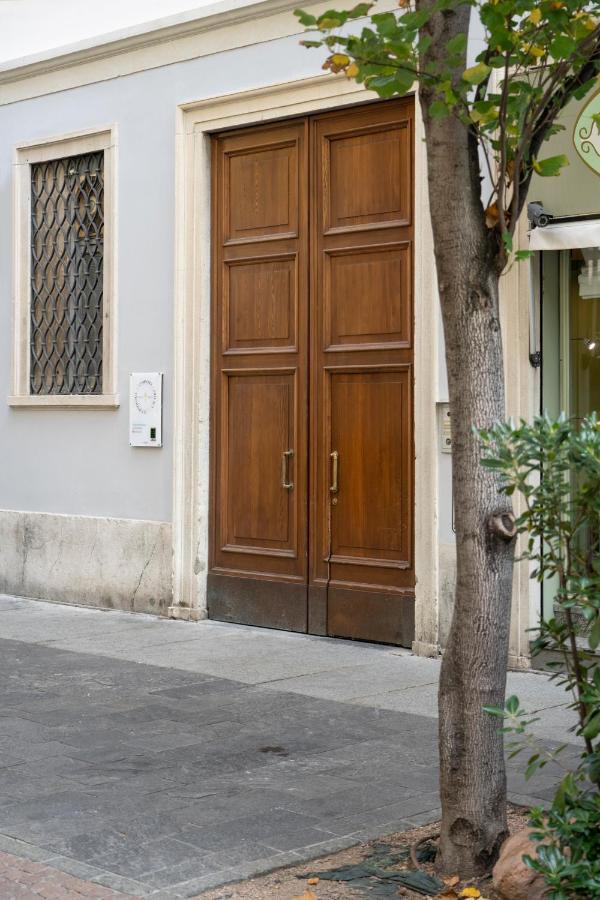 Varese Suites Экстерьер фото