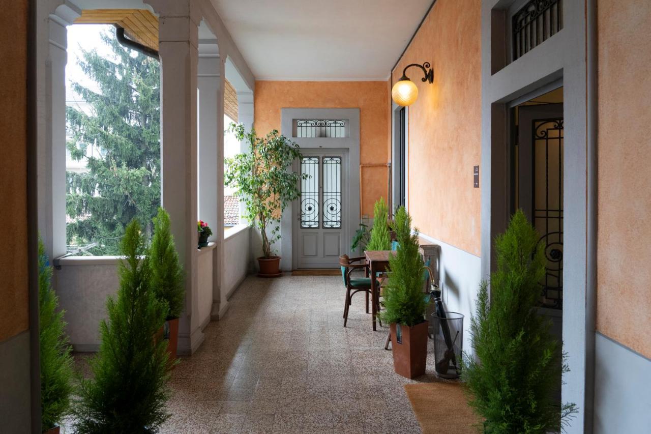 Varese Suites Экстерьер фото